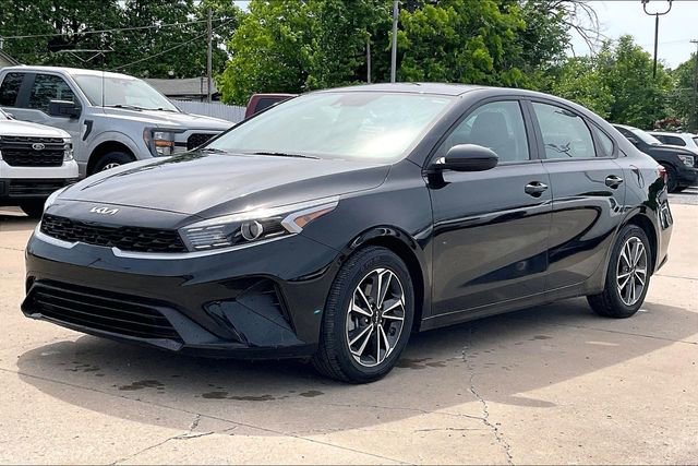 Used 2023 Kia Forte LXS FWD image 3