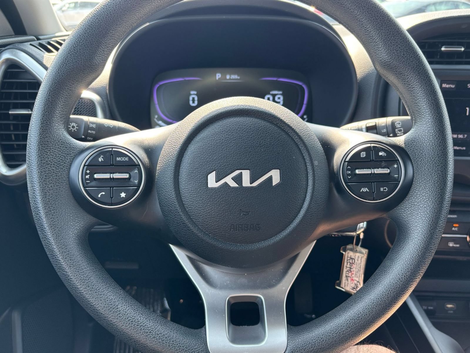Used 2025 Kia Soul LX w/ LX Technology Package FWD image 21