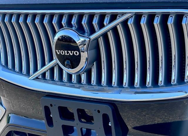 Used 2023 Volvo XC90 B5 Plus w/ Protection Package image 6