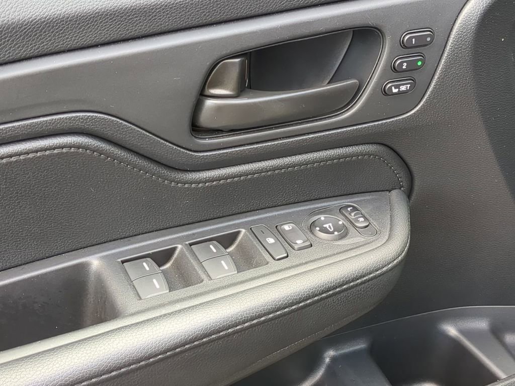 Used 2025 Honda Odyssey Sport-L image 13