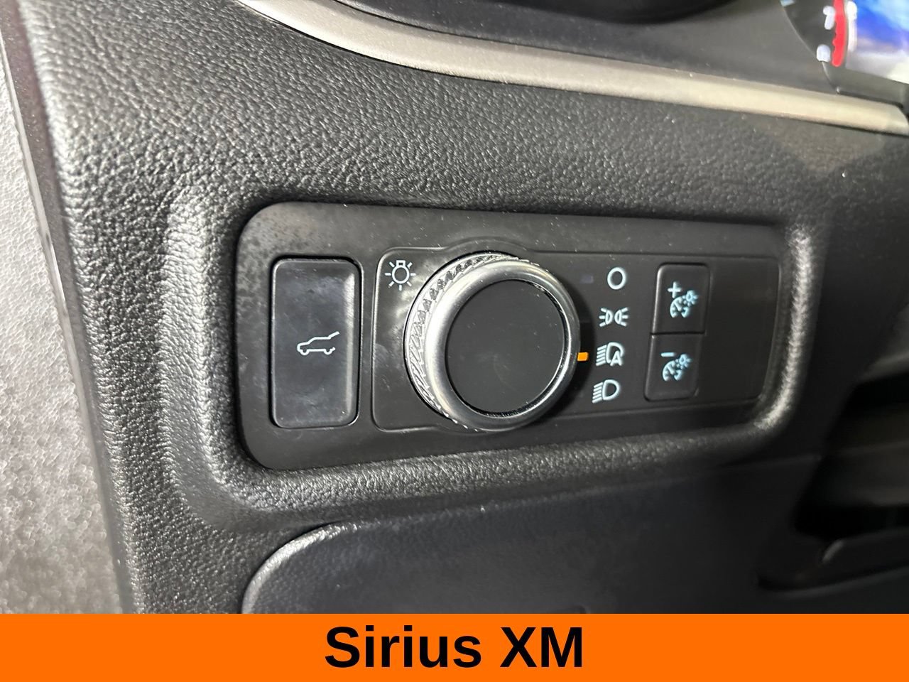 Used 2021 Ford Explorer XLT RWD image 11