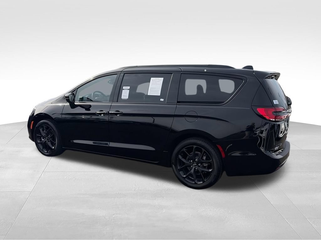 Used 2024 Chrysler Pacifica Touring-L w/ S Appearance Package FWD image 7