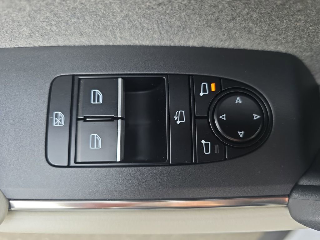 Used 2022 MAZDA MX-30 Electric w/ Premium Package image 37