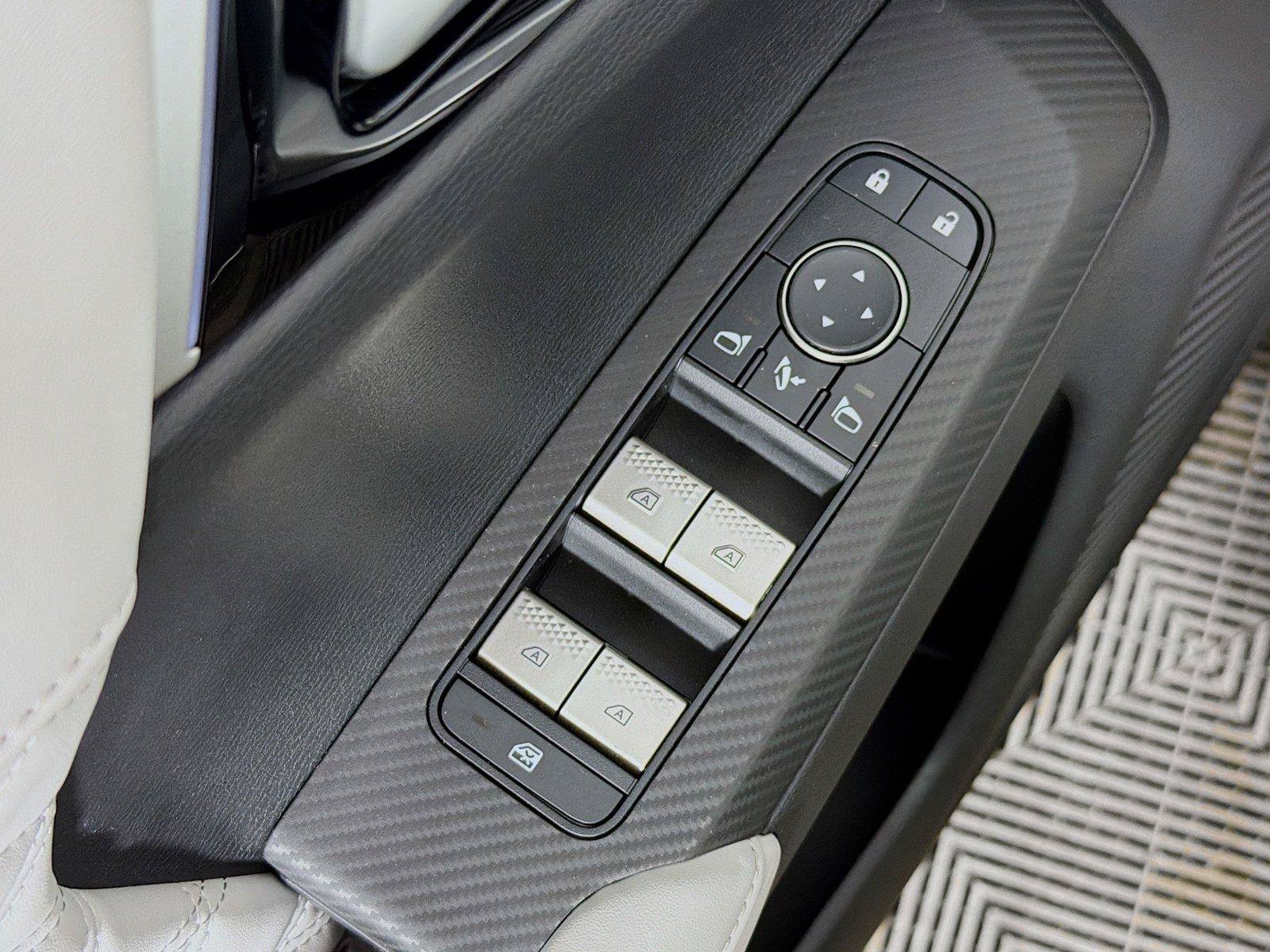 Used 2024 Mitsubishi Outlander SEL AWD/4WD image 23