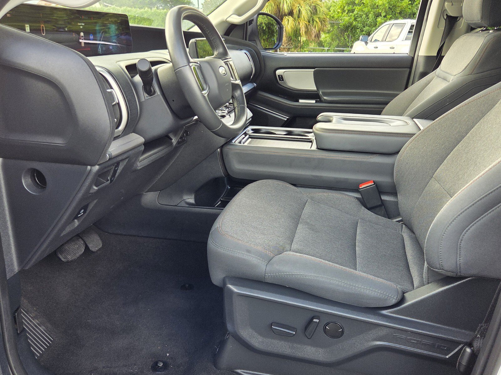 Used 2025 Ford Expedition Max Active RWD image 9