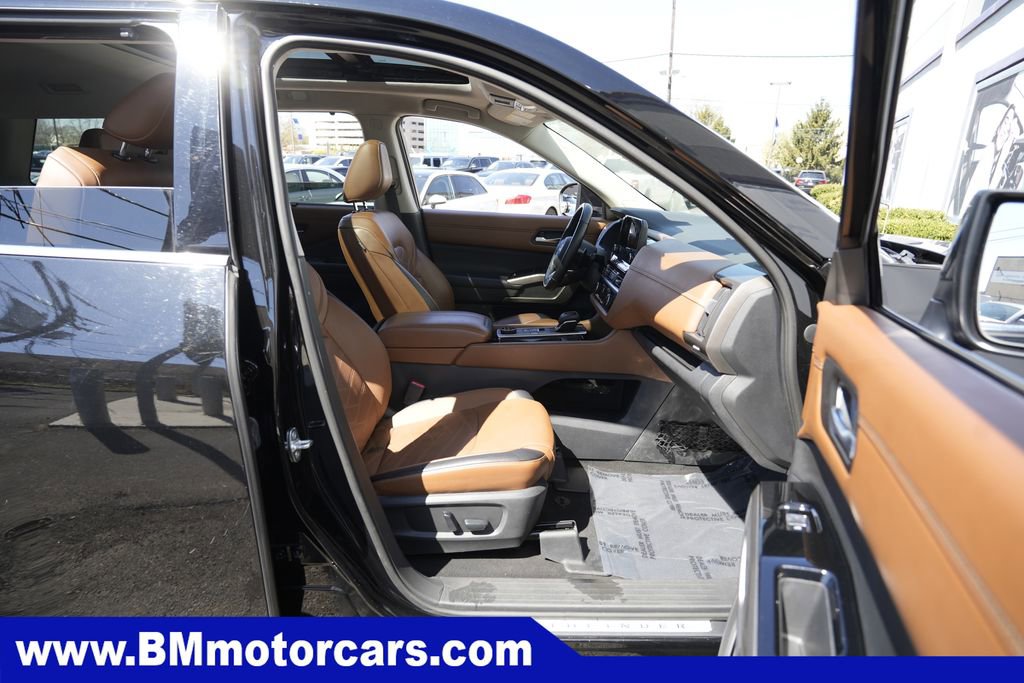 Used 2022 Nissan Pathfinder Platinum w/ Cargo Package AWD/4WD image 34