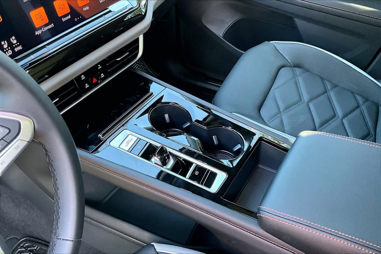 New 2026 Volkswagen Atlas Peak Edition AWD/4WD image 7