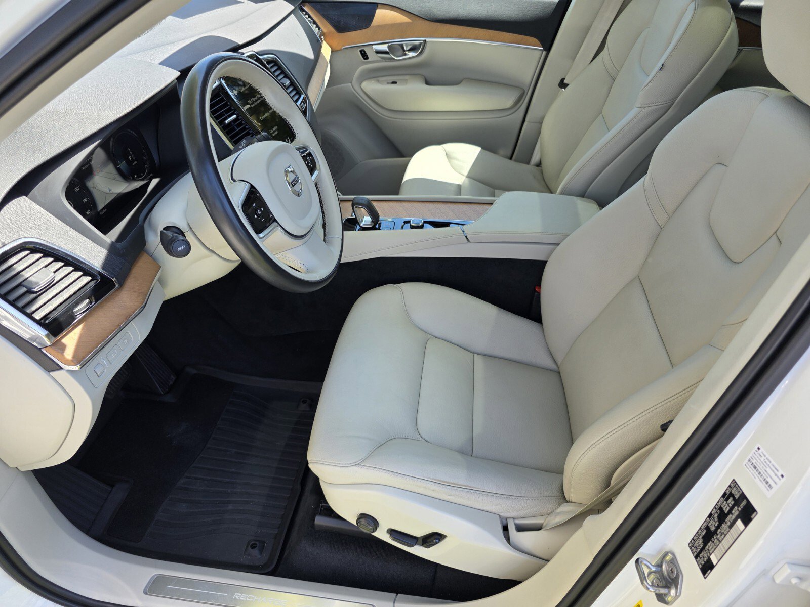 Used 2022 Volvo XC90 T8 Inscription Expression w/ Advanced Package AWD/4WD image 10