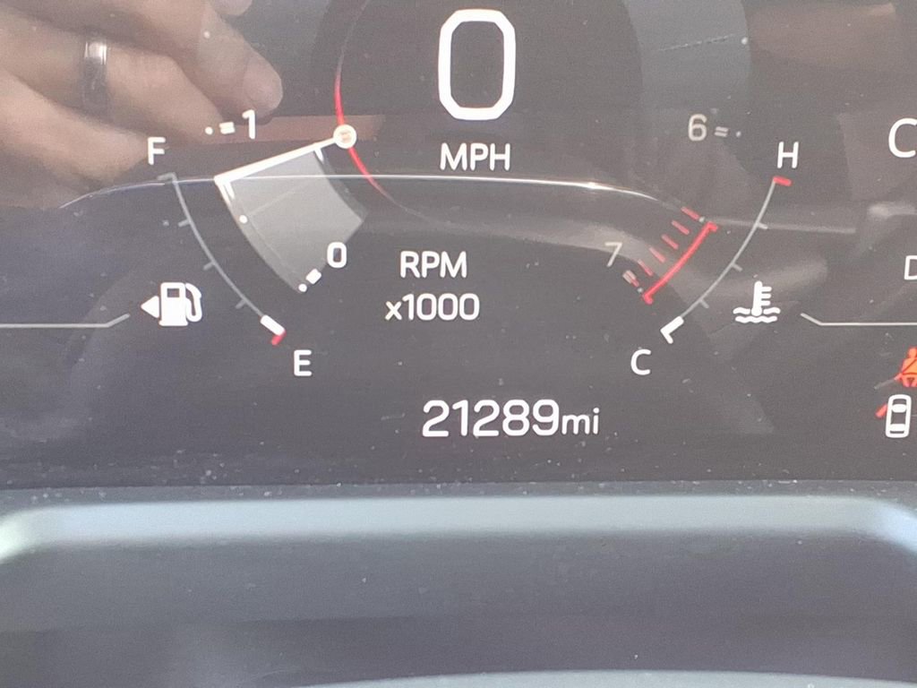 Used 2025 GMC Acadia Elevation image 21