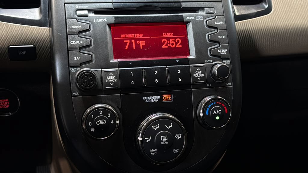 Used 2011 Kia Soul ! FWD image 23