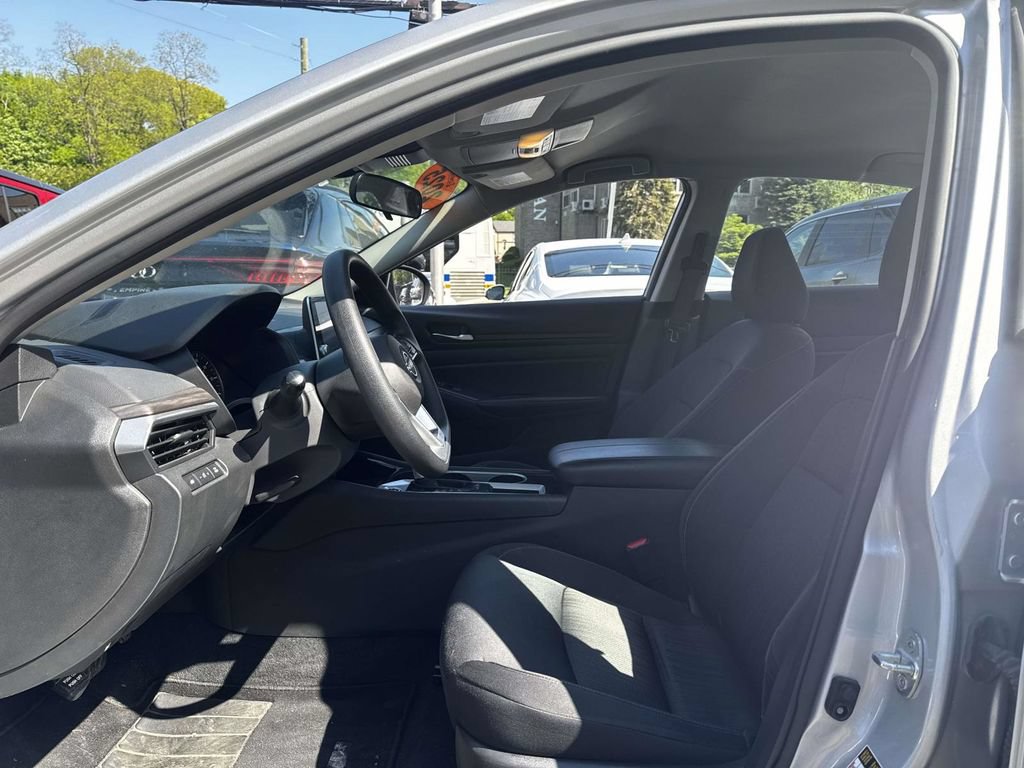 Used 2024 Nissan Altima 2.5 SV FWD image 15