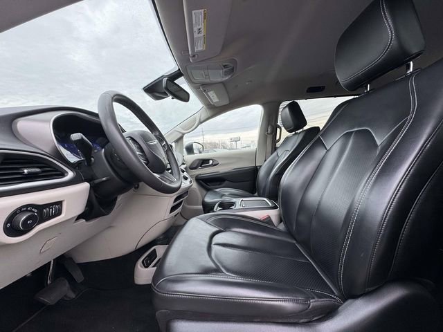 Used 2023 Chrysler Pacifica Touring-L image 22