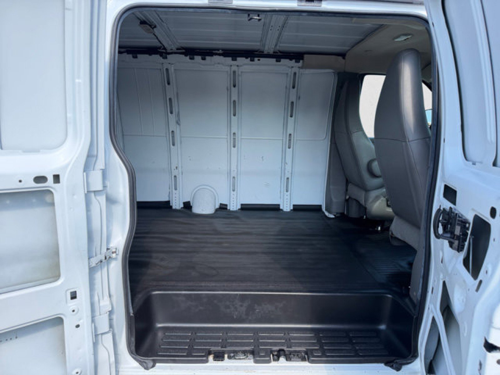 Used 2022 Chevrolet Express 2500 Extended w/ Driver Convenience Package RWD image 15