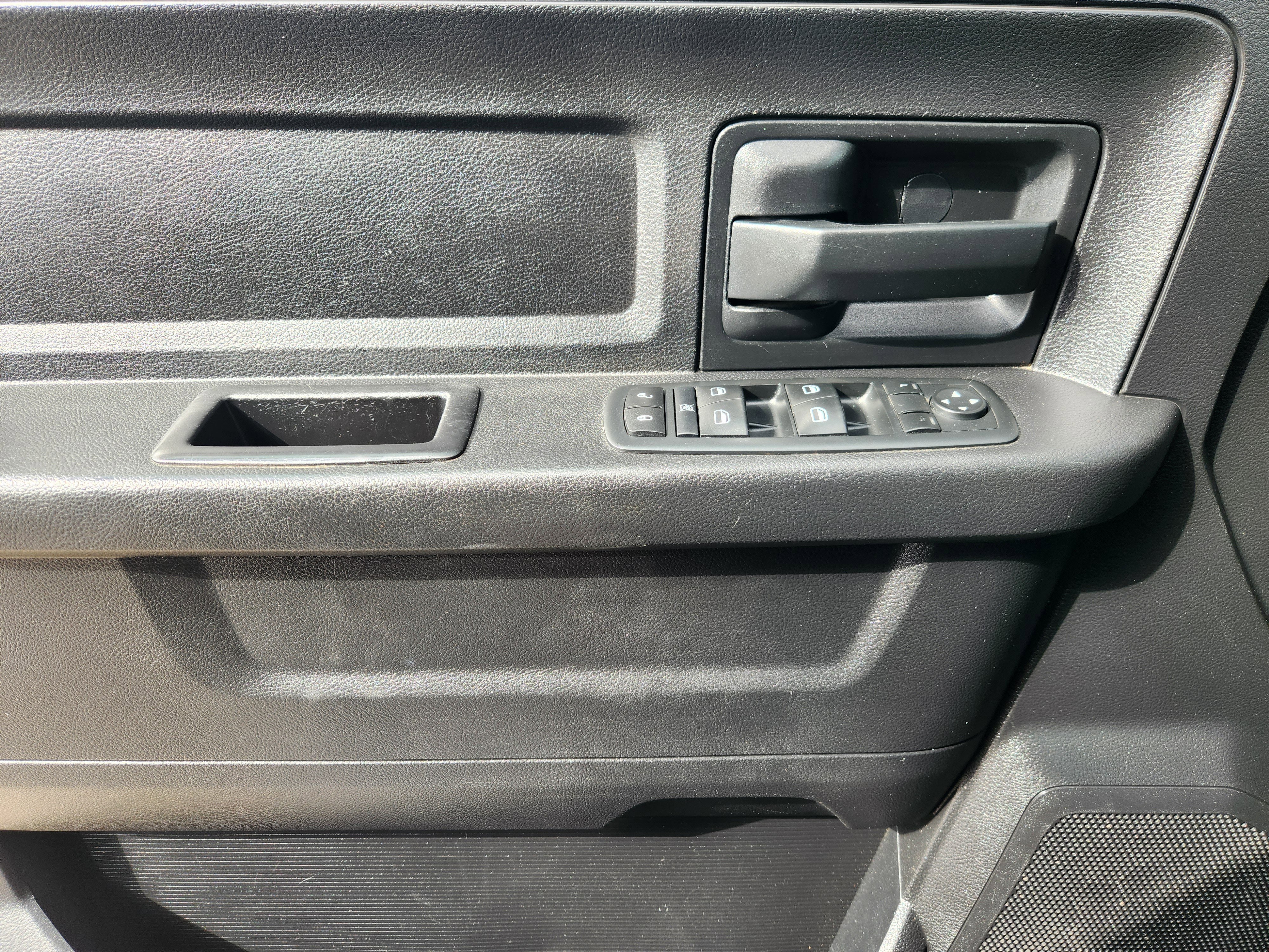 Used 2016 RAM 2500 Tradesman w/ Chrome Appearance Group image 17