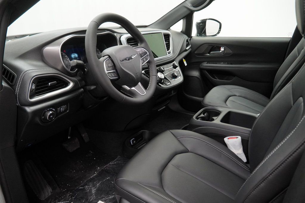 New 2026 Chrysler Pacifica Select image 18