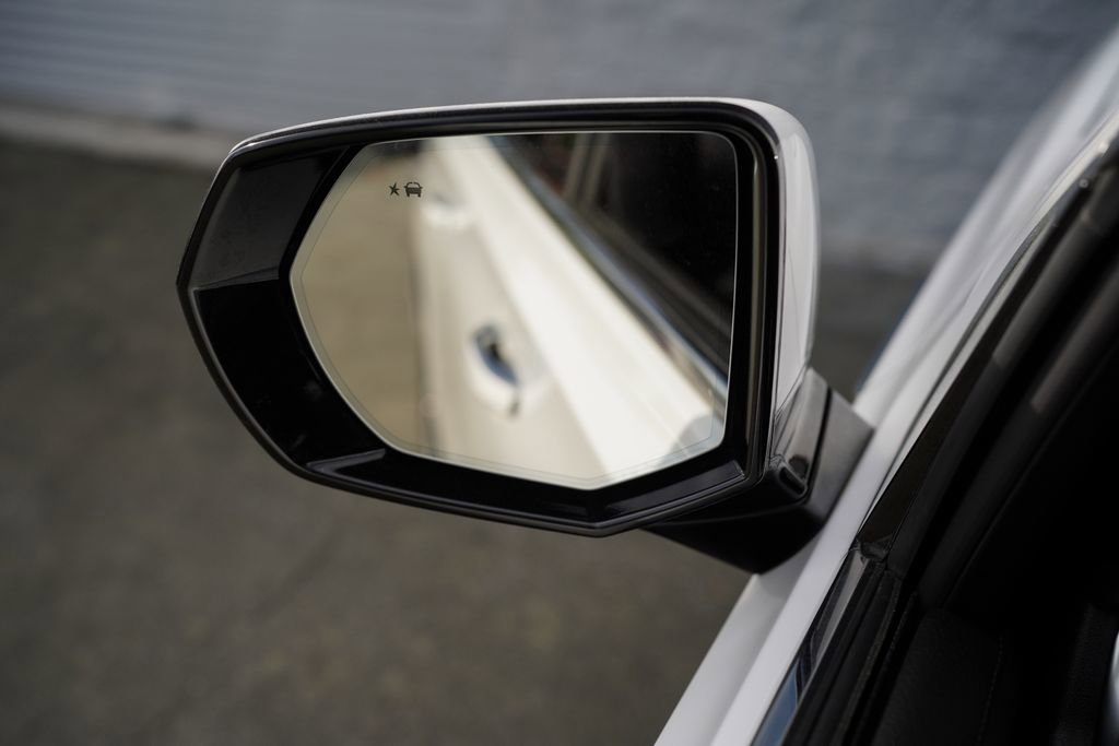 Used 2024 GMC Yukon XL Denali image 40