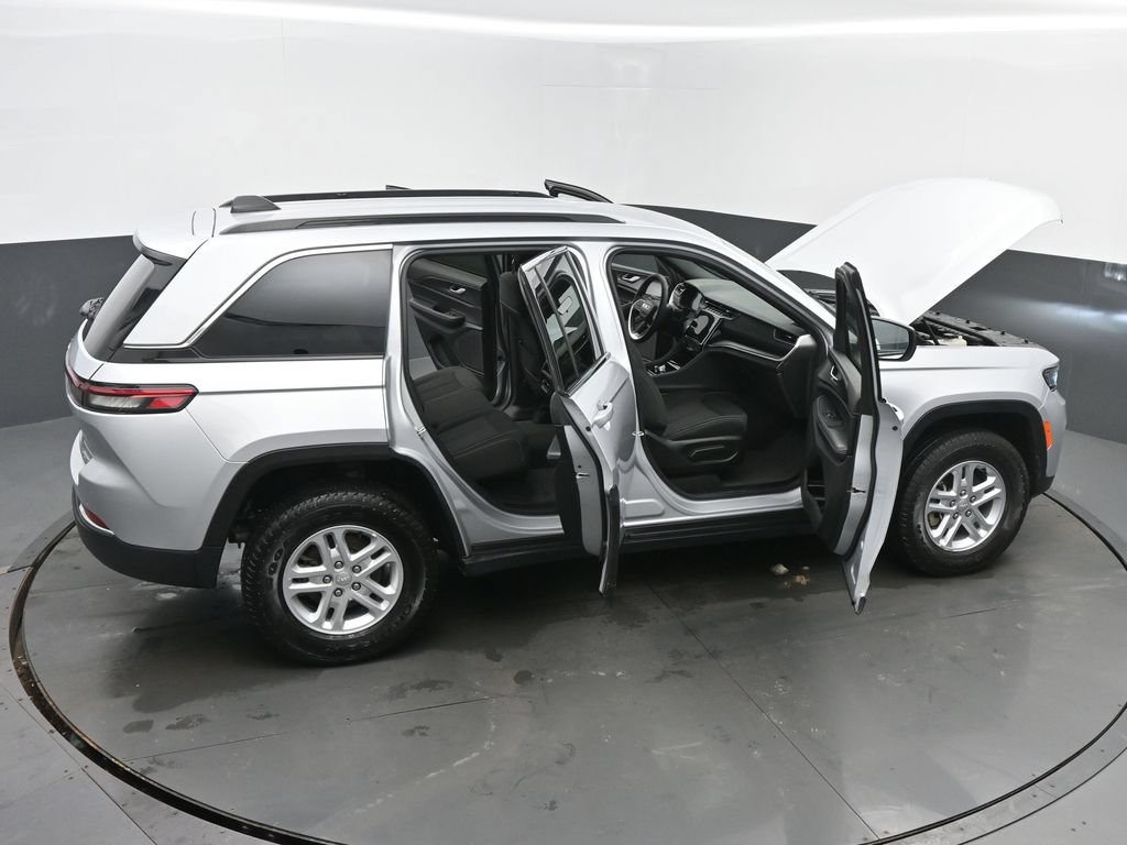 Used 2025 Jeep Grand Cherokee Laredo AWD/4WD image 70