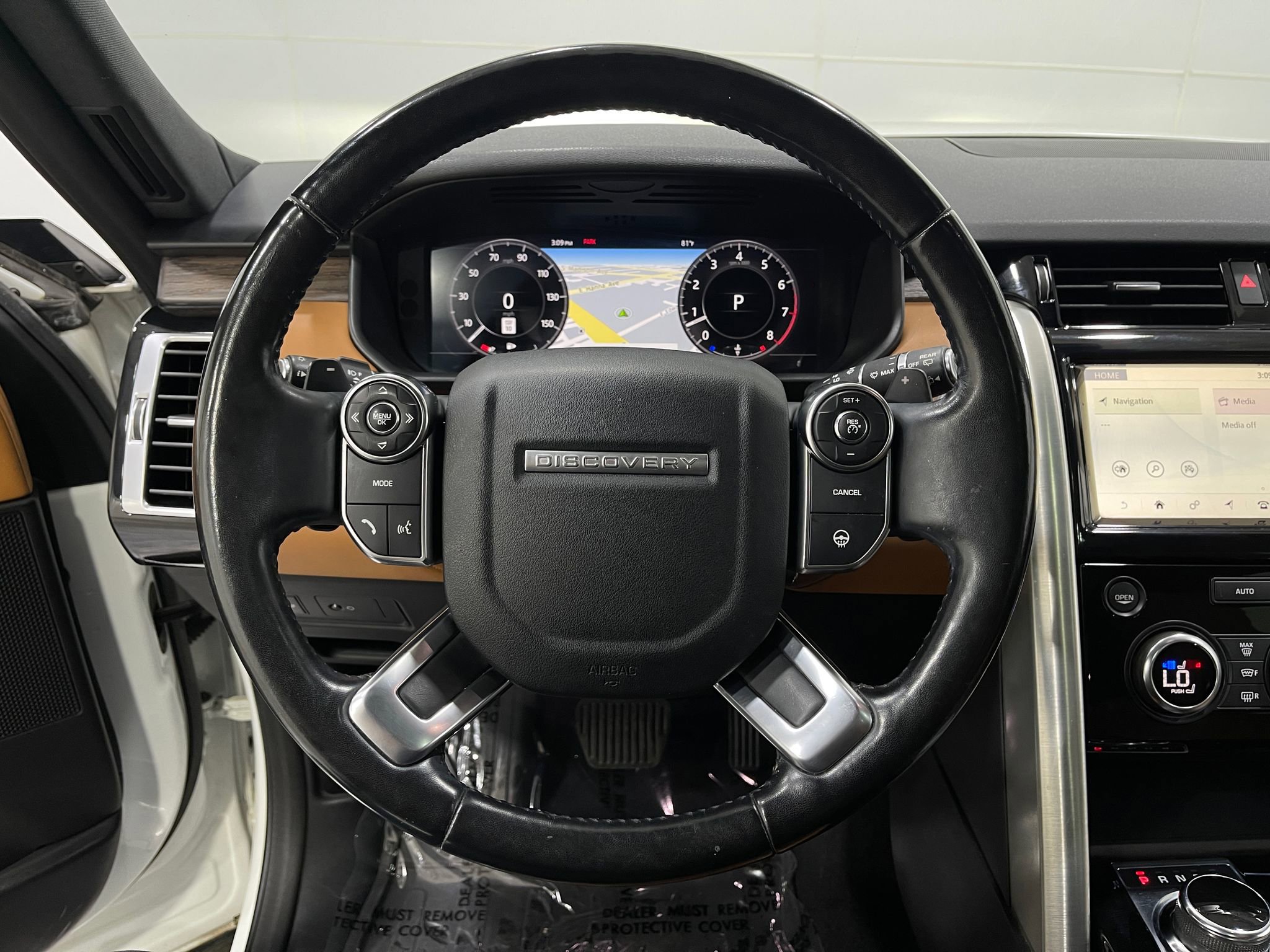 Used 2018 Land Rover Discovery HSE Luxury AWD/4WD image 22