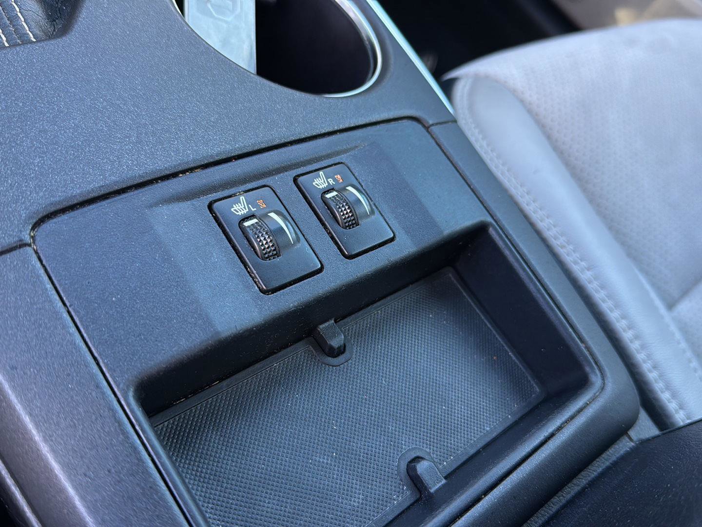 Used 2016 Toyota Camry XSE image 25