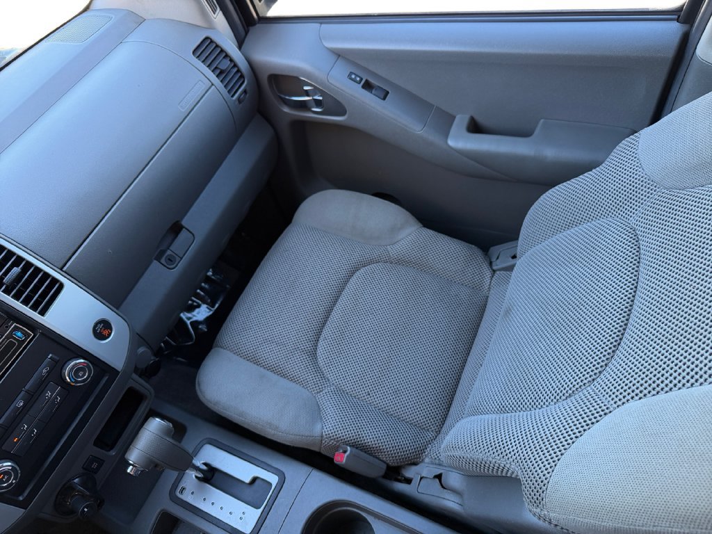 Used 2010 Nissan Frontier SE RWD image 15