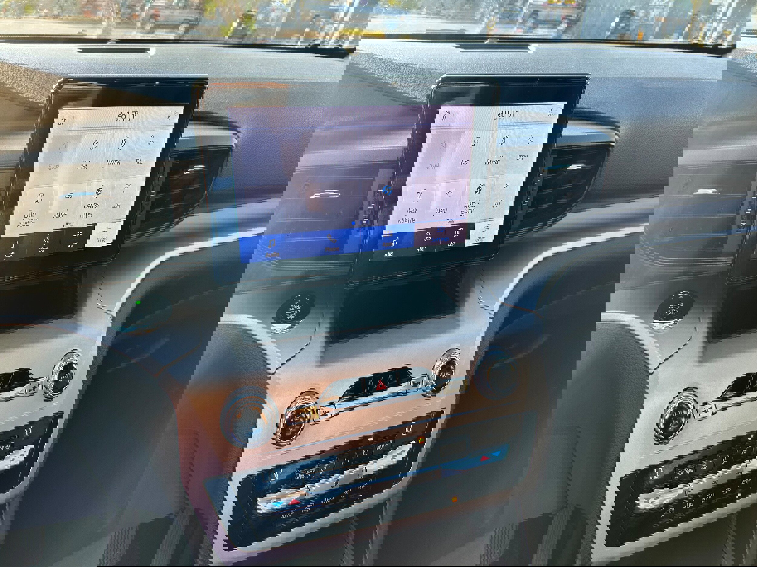 Used 2020 Ford Explorer XLT image 15