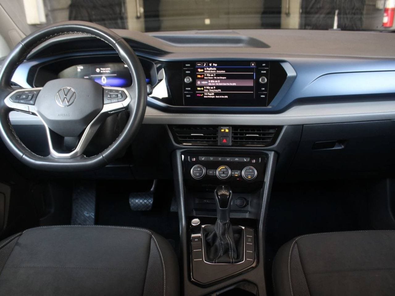 Used 2024 Volkswagen Taos SE FWD image 18