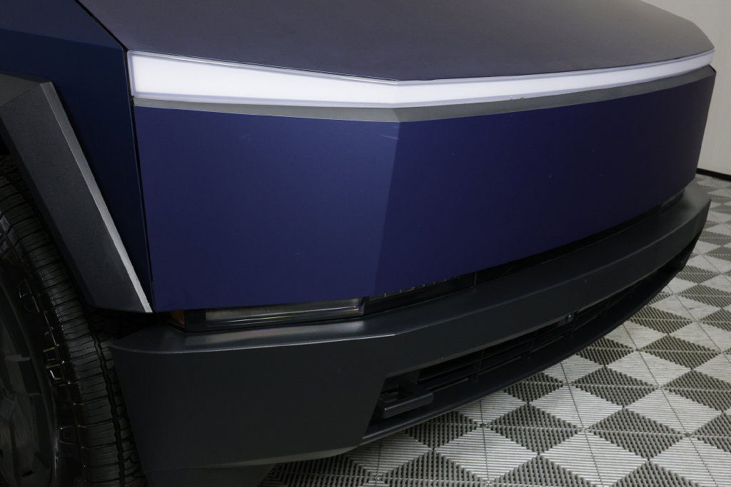 Used 2025 Tesla Cybertruck AWD Crew Cab image 40