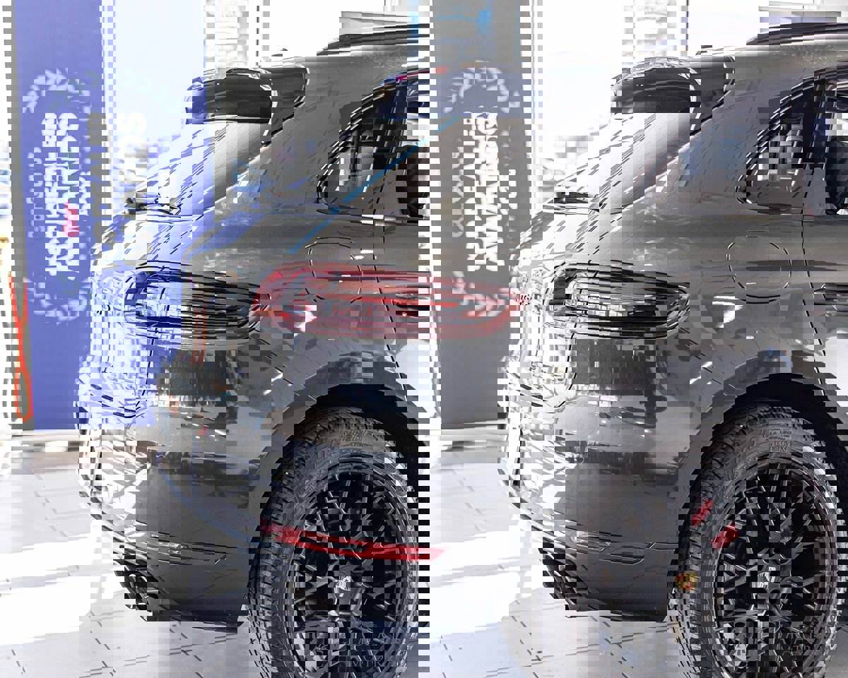 Used 2018 Porsche Macan GTS w/ Premium Package Plus image 12