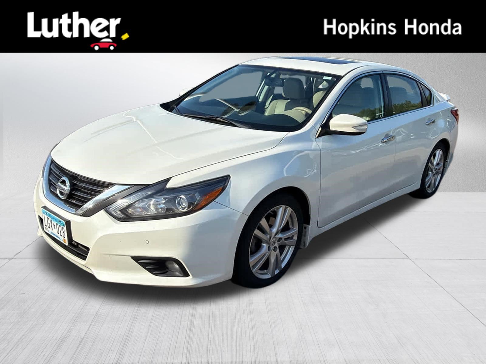 Used 2017 Nissan Altima 3.5 SL w/ 3.5SL Technology Package FWD image 1