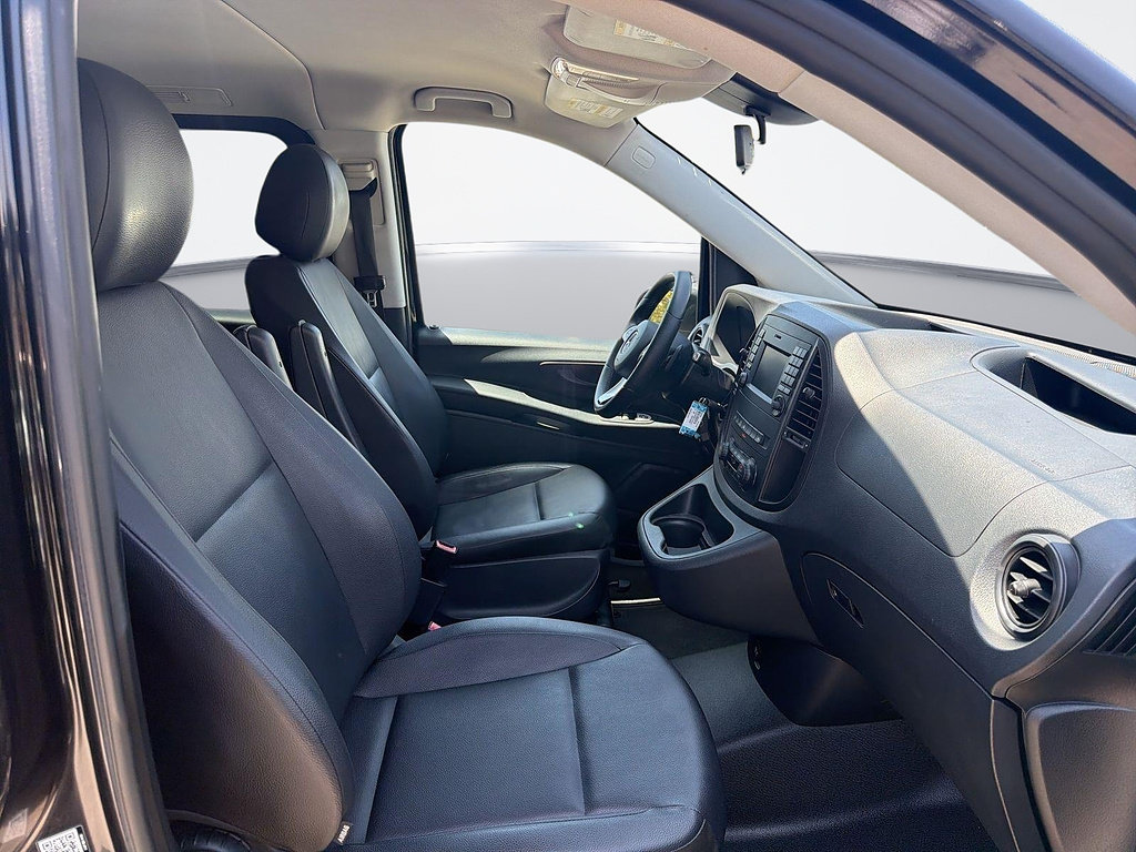 Used 2018 Mercedes-Benz Metris Passenger image 26