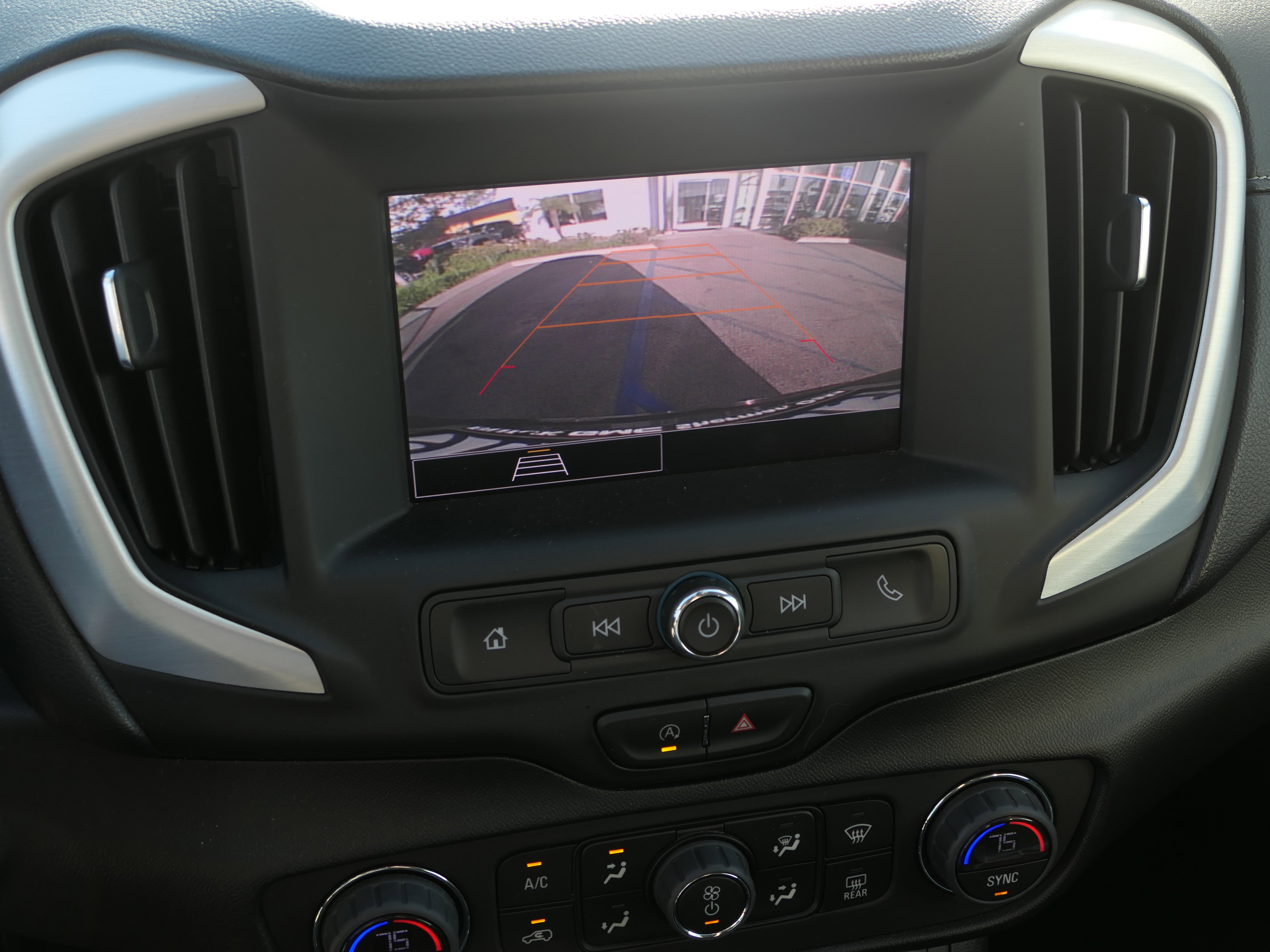 Used 2022 GMC Terrain SLE w/ Driver Convenience Package image 18