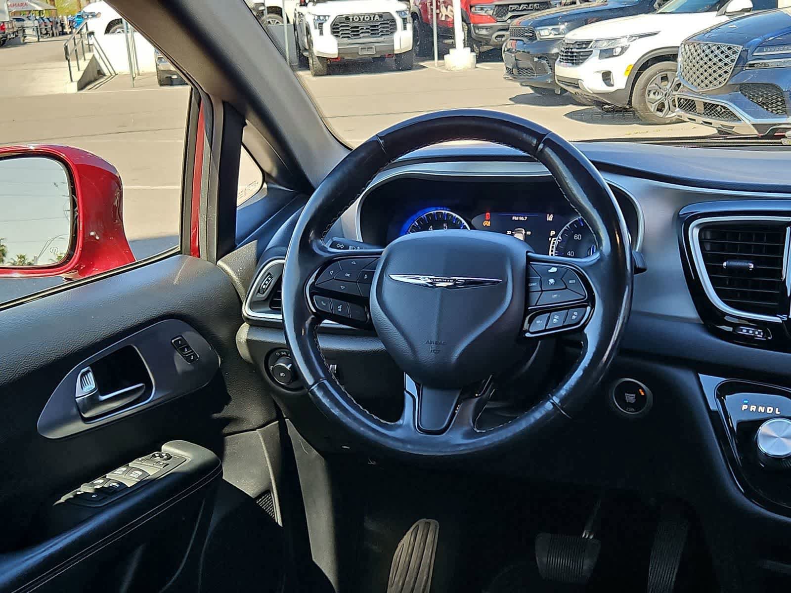 Used 2020 Chrysler Pacifica Touring-L AWD/4WD image 26
