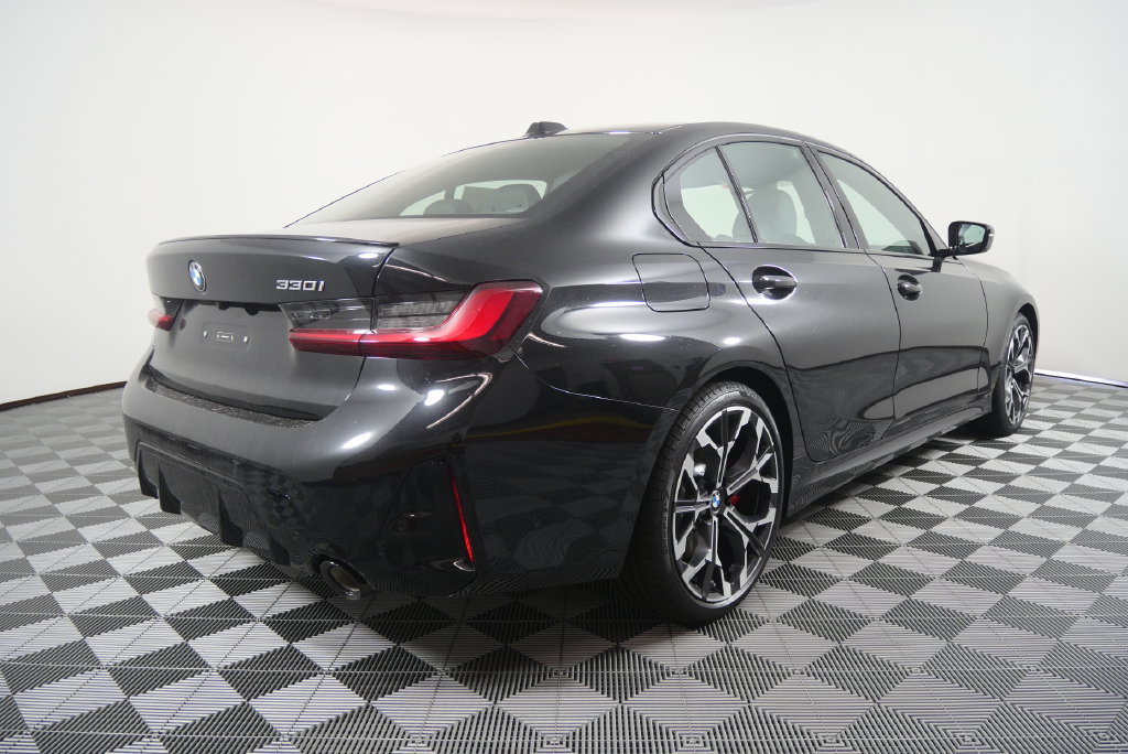 Used 2026 BMW 330i Sedan w/ M Sport Package RWD image 5