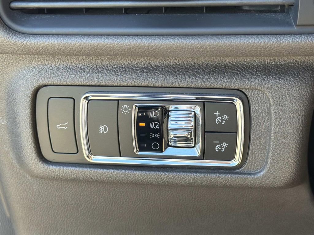 Used 2020 Lincoln Corsair Reserve AWD/4WD image 15