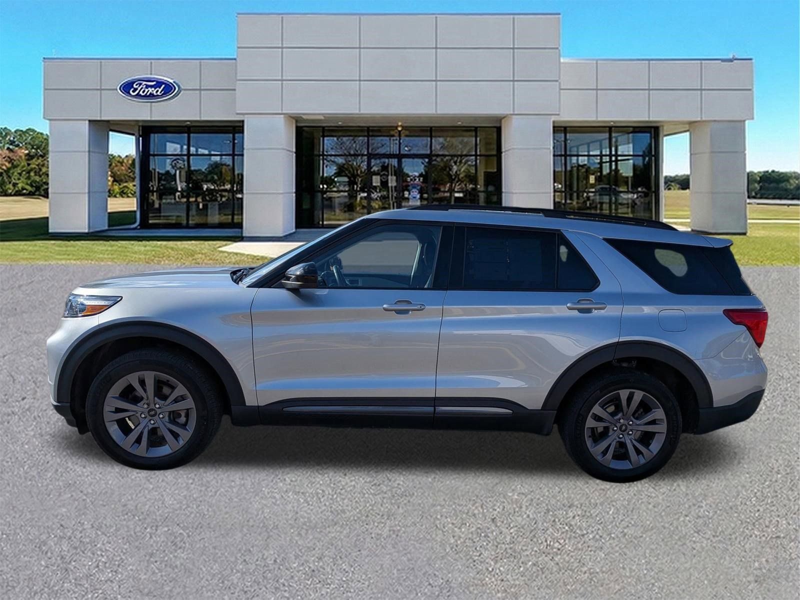 Certified 2022 Ford Explorer XLT w/ Equipment Group 202A image 7