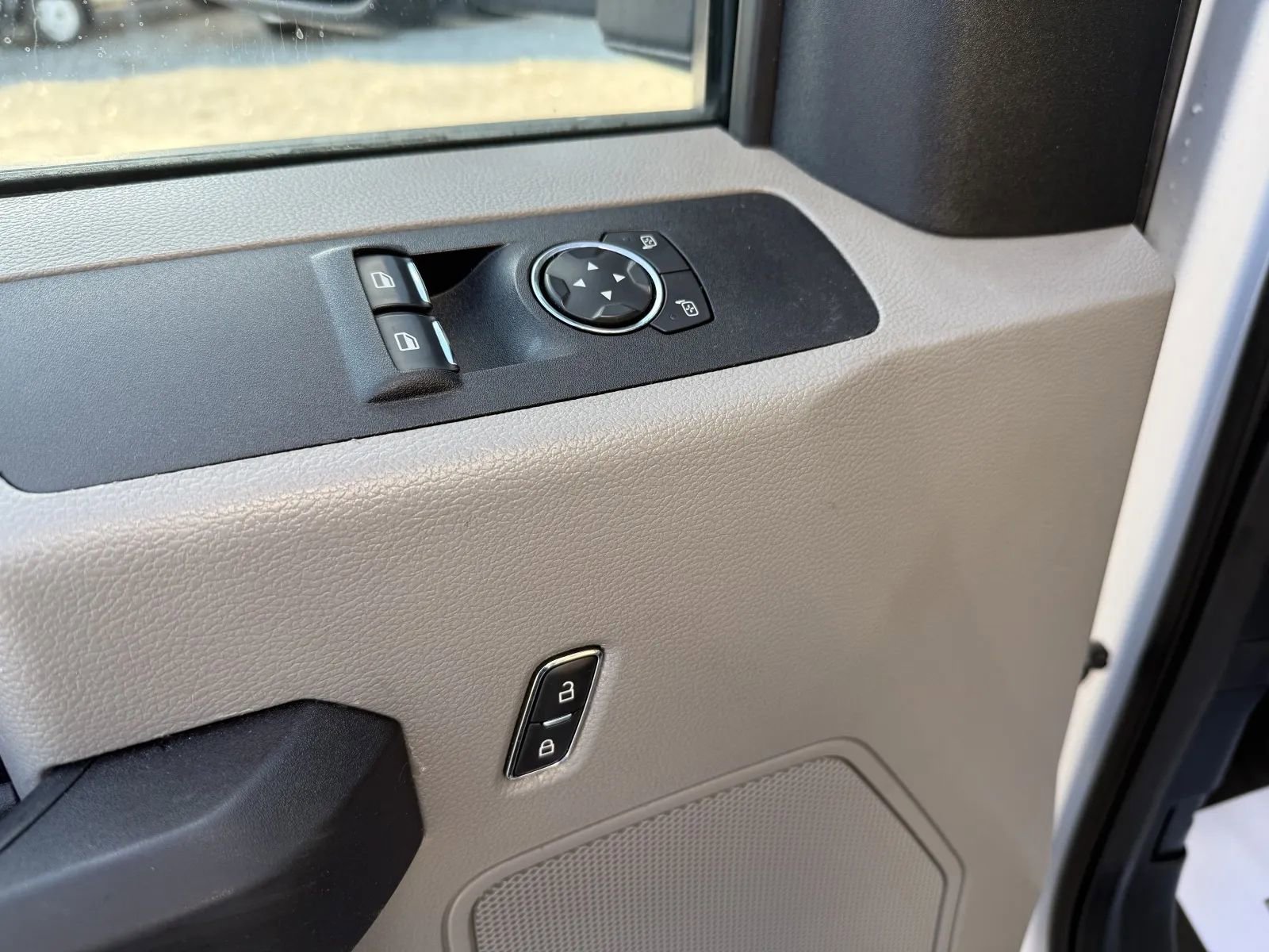 Used 2019 Ford F550 2WD Regular Cab Super Duty image 23