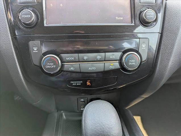 Used 2015 Nissan Rogue SV w/ SV Premium Package image 20