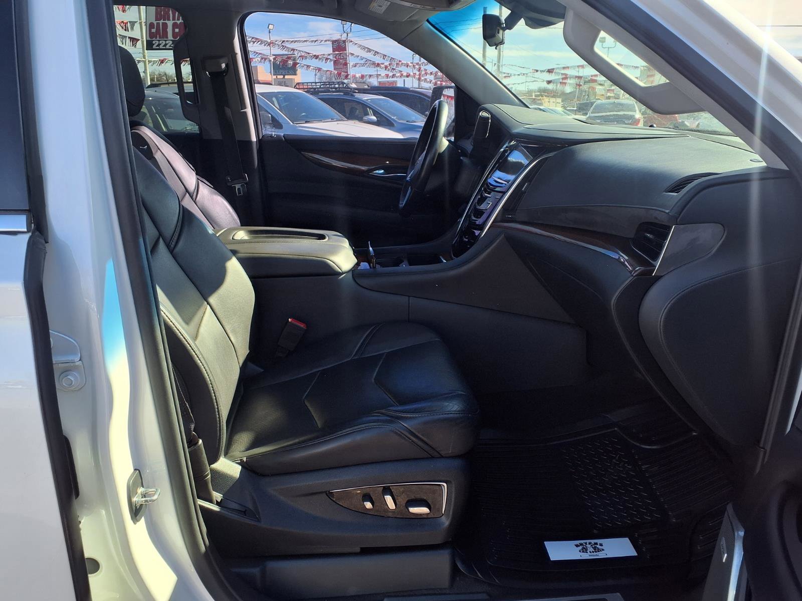 Used 2020 Cadillac Escalade Luxury image 17