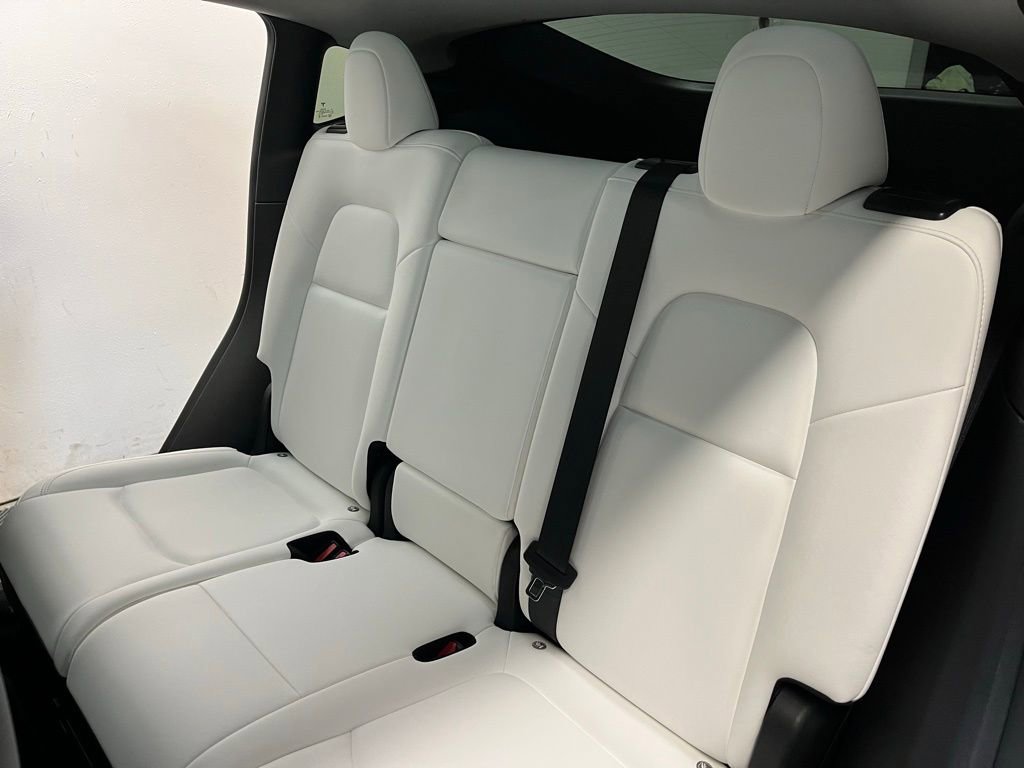Used 2022 Tesla Model Y Long Range image 13