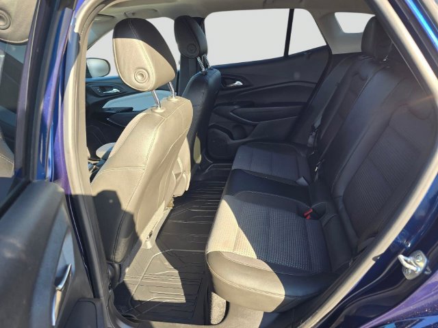 Used 2024 Chevrolet Trax LT w/ Sunroof Package FWD image 18
