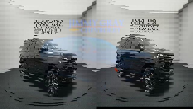 Used 2022 Chevrolet Suburban Z71 w/ Luxury Package AWD/4WD image 7