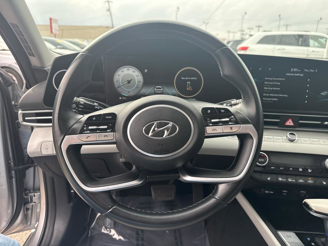 Used 2021 Hyundai Elantra Limited image 16