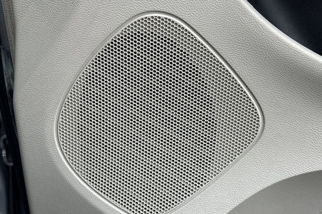 Used 2016 Dodge Grand Caravan SE image 27