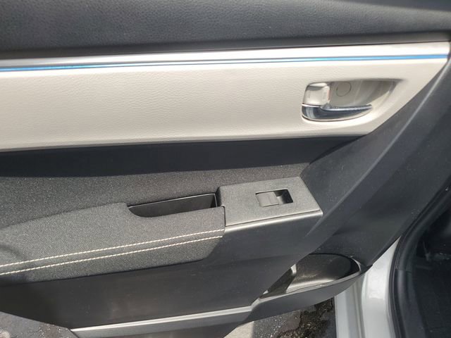 Used 2016 Toyota Corolla LE FWD image 16
