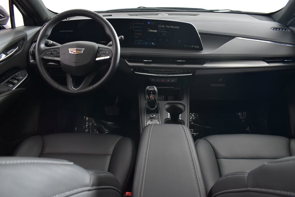 Used 2024 Cadillac XT4 Luxury w/ Cold Weather Package image 15