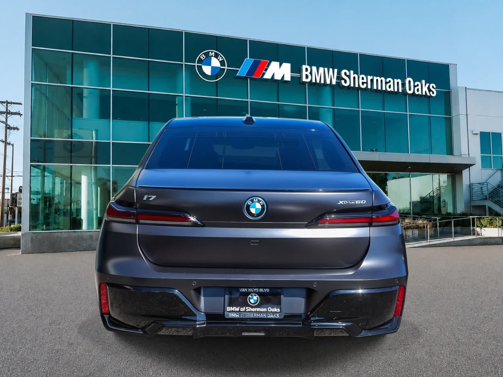 Used 2023 BMW i7 xDrive60 AWD/4WD image 5