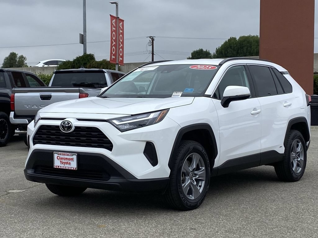 Certified 2025 Toyota RAV4 XLE AWD/4WD image 38
