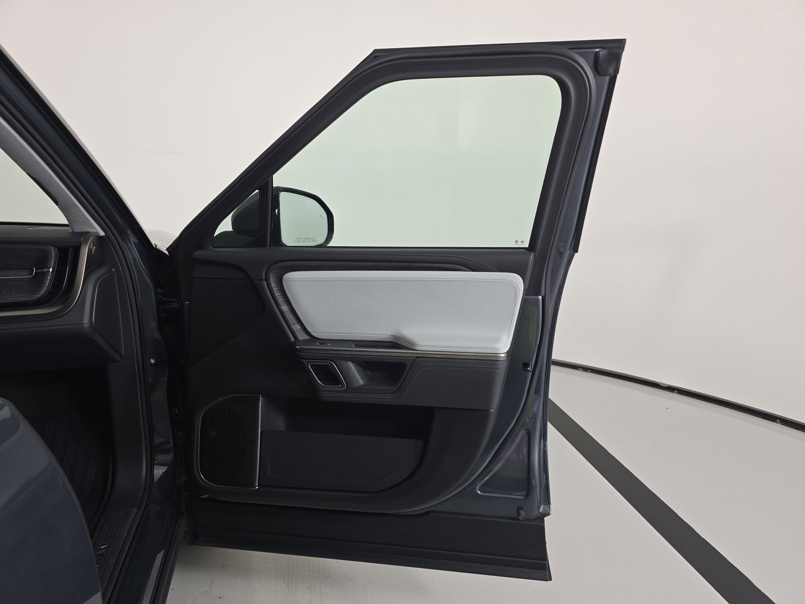 Used 2024 Rivian R1T Adventure image 18