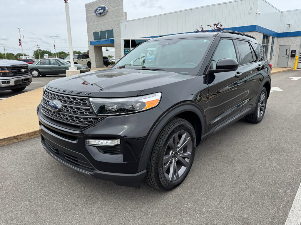 Used 2023 Ford Explorer XLT w/ Equipment Group 202A AWD/4WD image 4