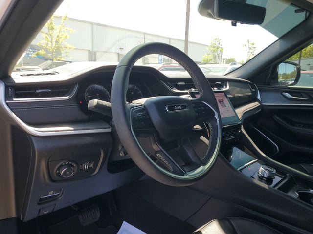 Certified 2025 Jeep Grand Cherokee Limited w/ Luxury Tech Group II RWD image 22